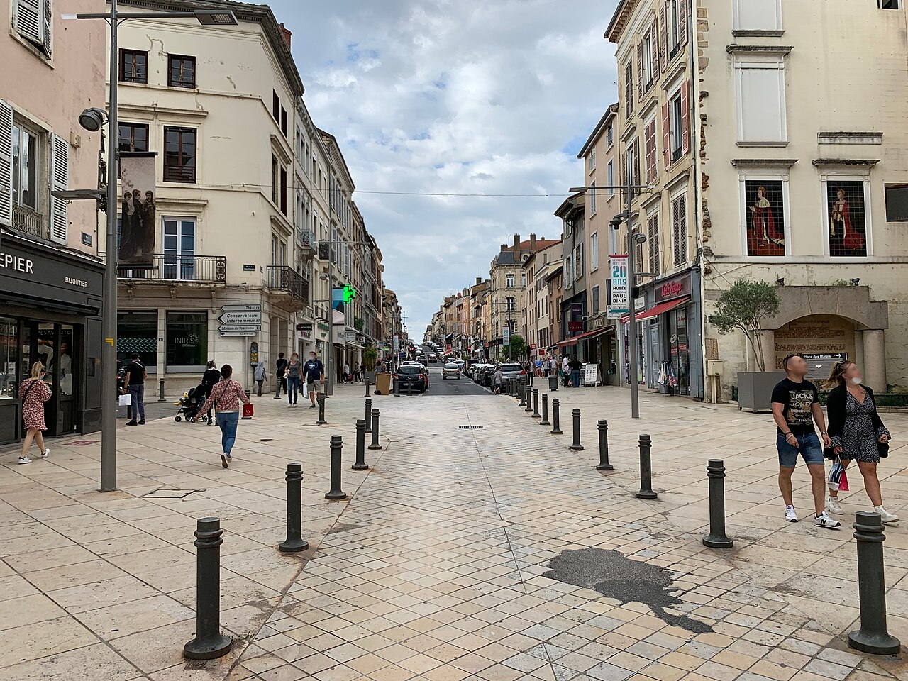 La rue Nationale dans le centre de Villefranche-sur-Saône